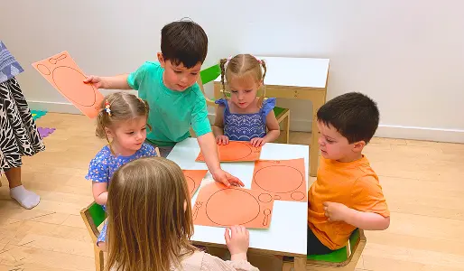 Children learning in Spanish immersion program